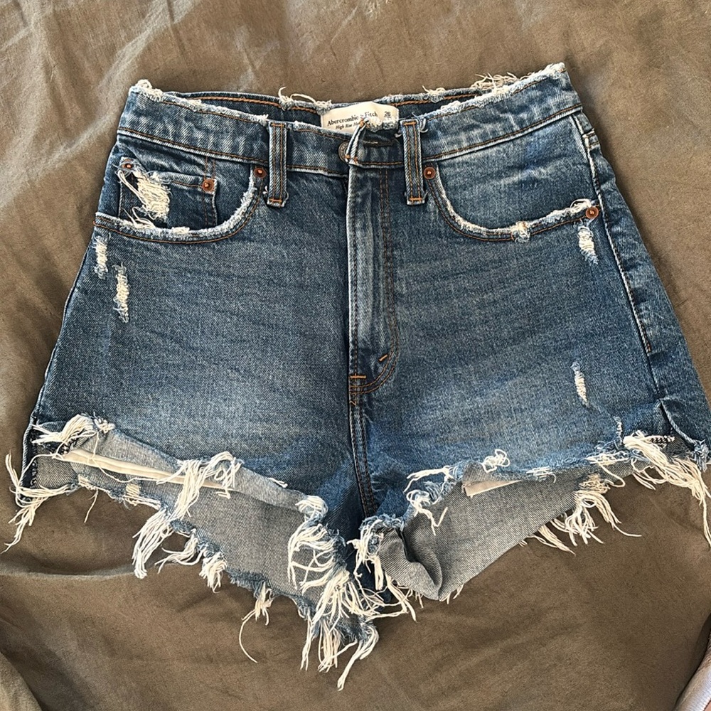 Abercrombie curve love high rise mom short